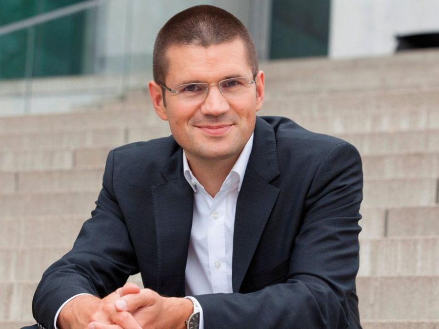 Digitalisierung bringt weitreichende Veränderung über die Wirtschafts- und Arbeitswelt hinaus Digitalisierung bringt weitreichende Veränderung über die Wirtschafts- und Arbeitswelt hinaus