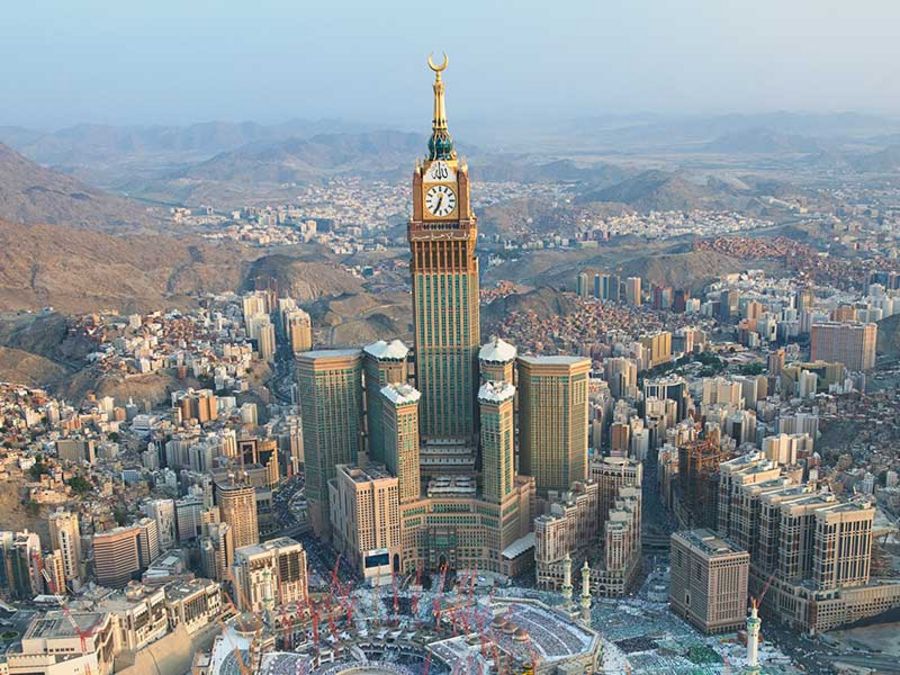 Der Uhrenturm auf dem Makkah Clock Tower in Saudi-Arabien