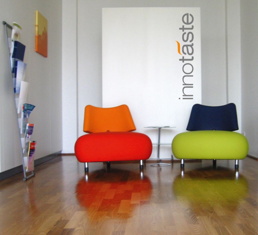 Frisch und innovativ: Eingangsbereich am Firmensitz in Krefeld