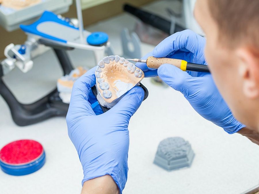 Wie viel Gehalt bekommt ein Zahntechniker? Wie viel Gehalt bekommt ein Zahntechniker?