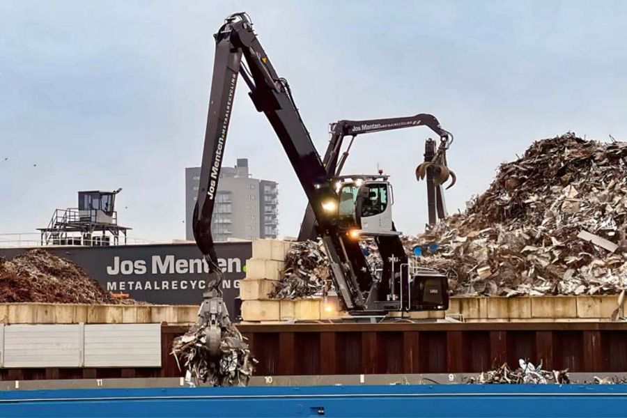 Jos Menten Metaalrecycling Beladen eines Schiffes