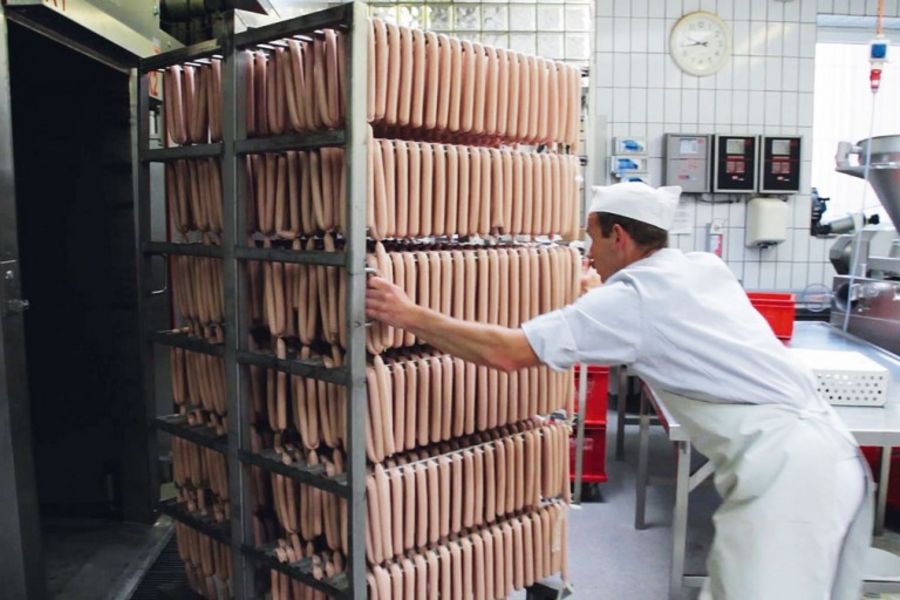 Blick in die Produktion bei Heino Mühlenbeck Fleischwaren