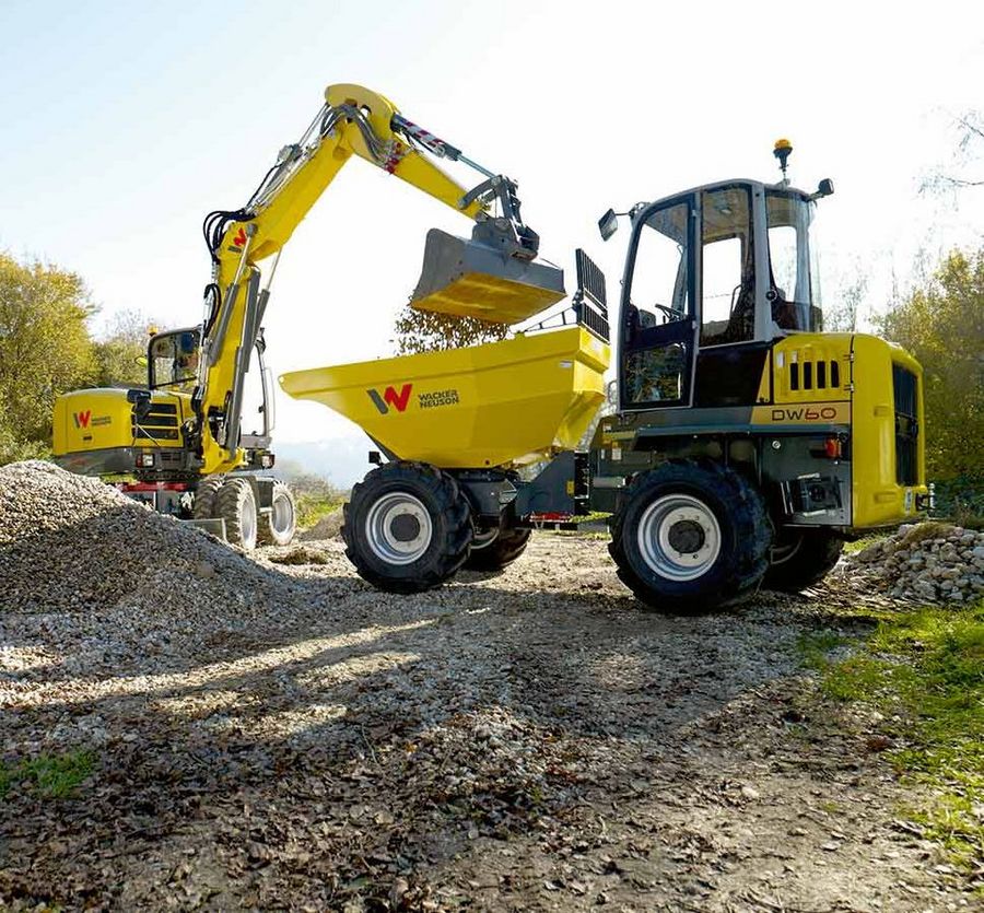 Starkes Team: Raddumper DW60 und 10-Tonnen-Mobilbagger EW100