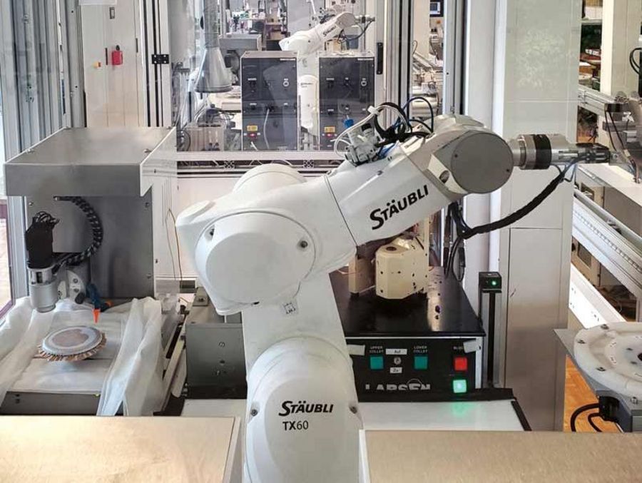 Galifa Contactlinsen Produktionsroboter