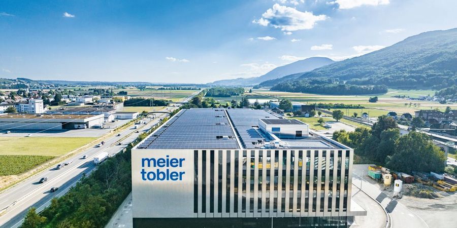 Blick auf das Dienstleistungszentrum Oberbuchsiten mit rund 42.000 Kleinteile-Lagerplätzen sowie Platz für 32.000 Paletten im Hochregallager. Blick auf das Dienstleistungszentrum Oberbuchsiten mit rund 42.000 Kleinteile-Lagerplätzen sowie Platz für 32.000 Paletten im Hochregallager.