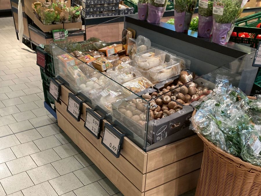 Mit der Kühlinsel Bancarella lassen sich Frischeprodukte offen und verkaufsfördernd präsentieren