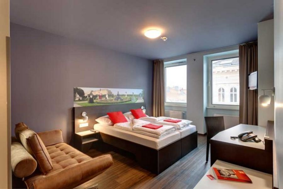 Das Sissi-Zimnmer im MEININGER Hotel mitten in der Innenstadt von Wien.