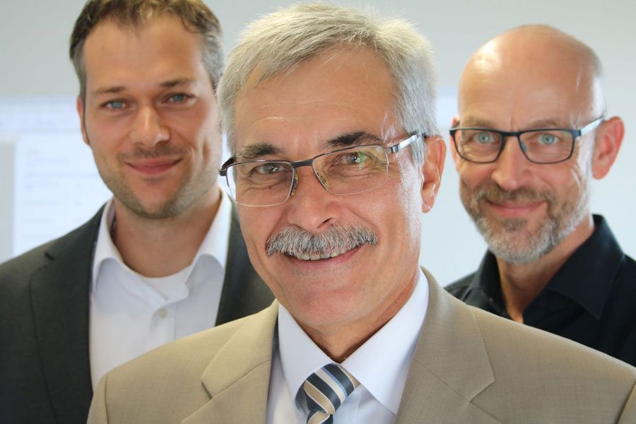 Sie sind die führenden Köpfe der FIRST on site management GmbH: Dr. Tobias Weigl (v.l.), Josef Weigl und Dietmar Günther