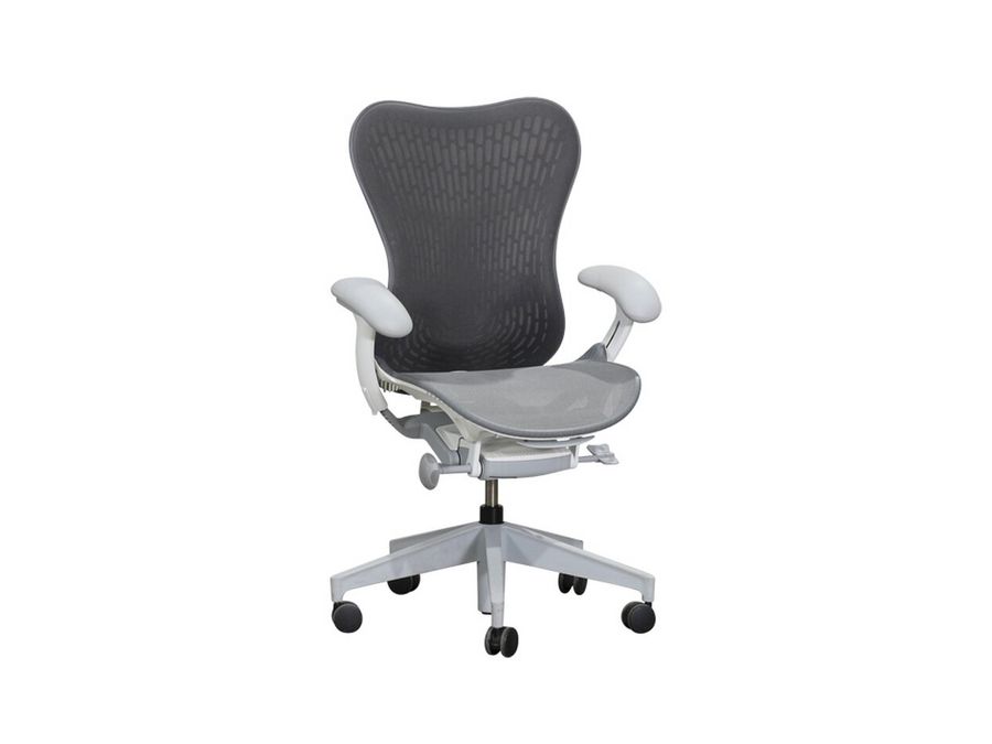 Chef-Bürodrehstuhl "Mirra 2" mit Butterfly Rückenlehne in grau von Herman Miller Chef-Bürodrehstuhl "Mirra 2" mit Butterfly Rückenlehne in grau von Herman Miller