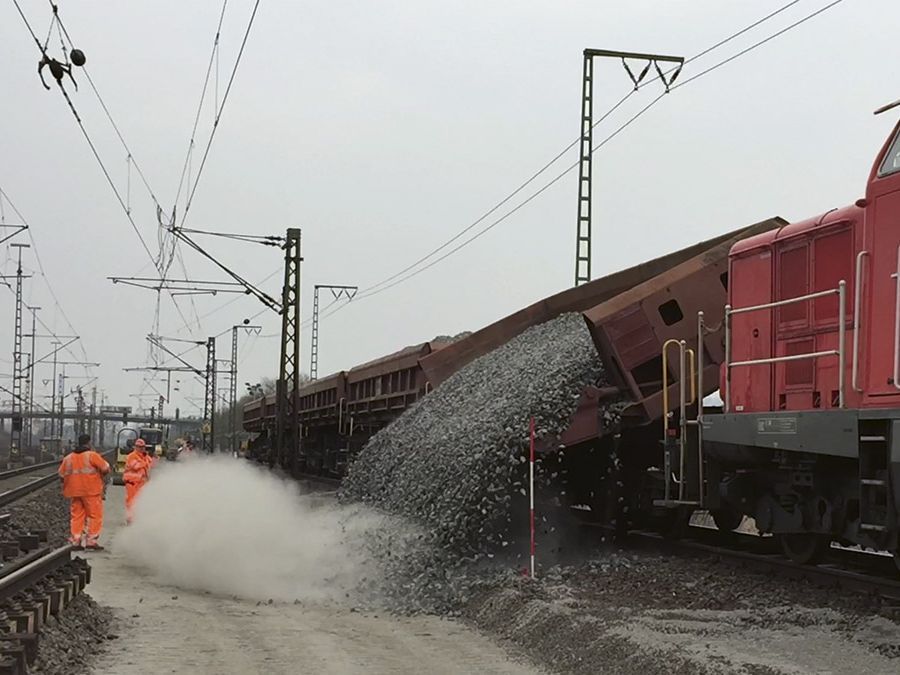 Belieferung einer Baustelle der DB Fahrwegdienste GmbH.