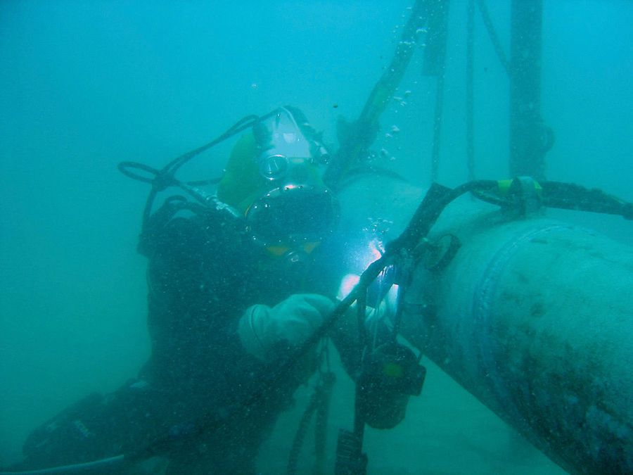 Nordseetaucher - Arbeiten an einer Pipeline
