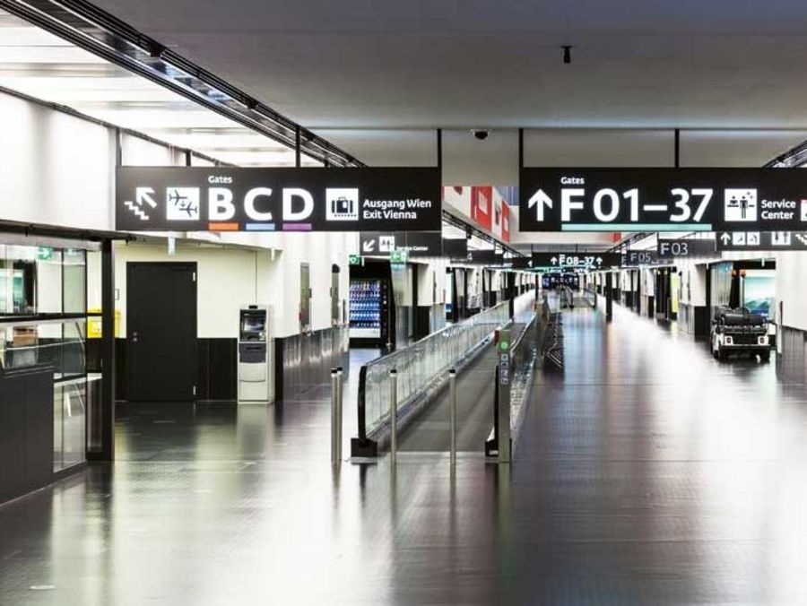HUBER Reklametechnik Leit- und Orientierungssystem im Flughafen Wien
