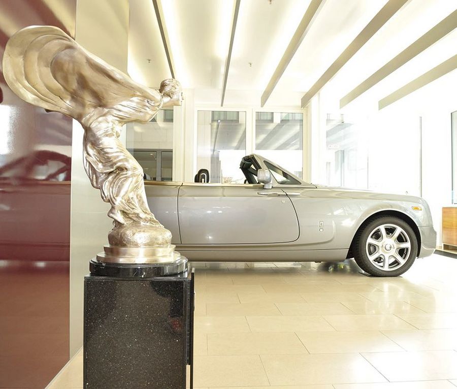 Showroom der Rolls-Royce-Vertretung des Autohaus Michael Schmidt