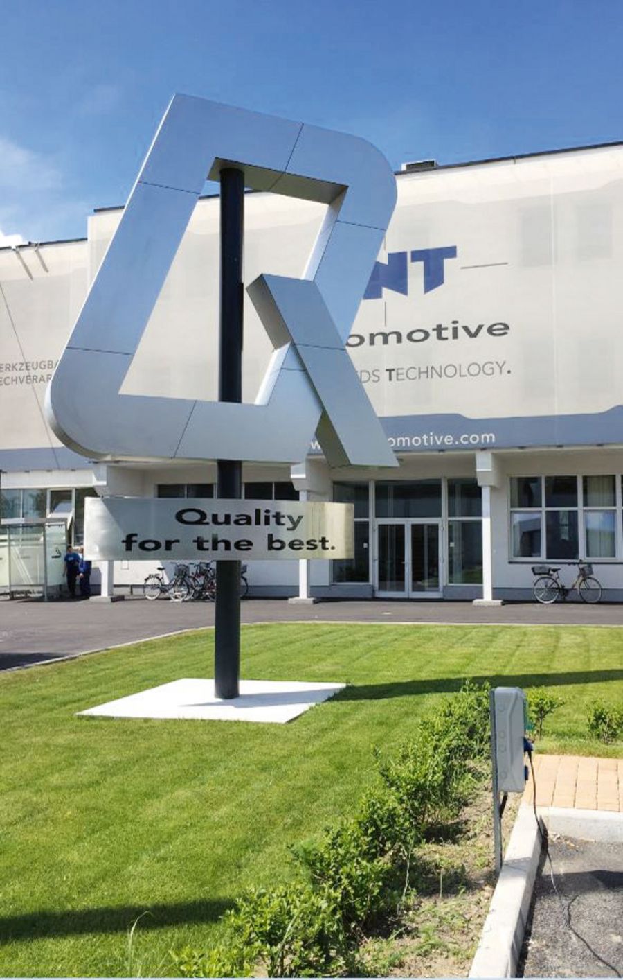 VNT Automotive  Operatives Zentrum in Mosonmagyaróvár