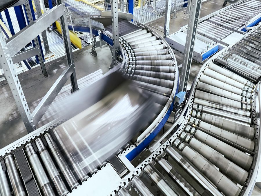 Effizient und anpassungsfähig: Die Rolle moderner Fördertechnik in der Industrie
