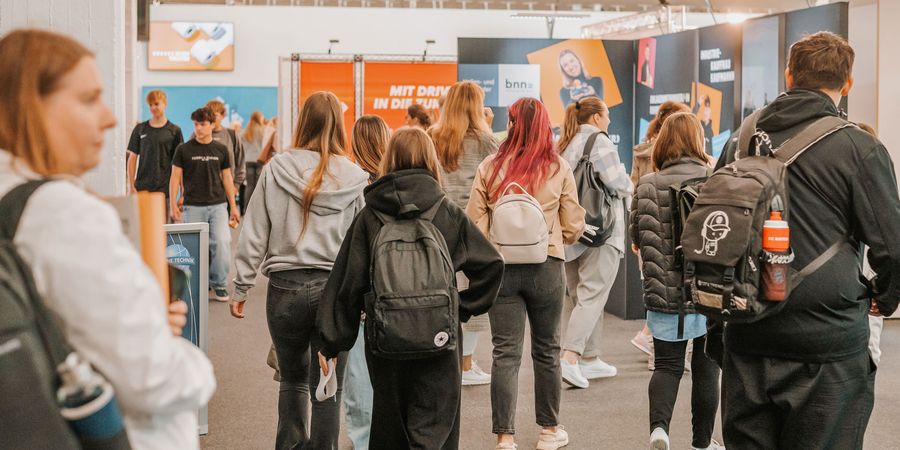 Jugendliche Besucherinnen und Besucher auf der Arbeitswelten 2026 in Nordhorn