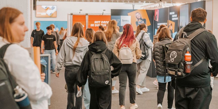 Jugendliche Besucherinnen und Besucher auf der Arbeitswelten 2026 in Nordhorn