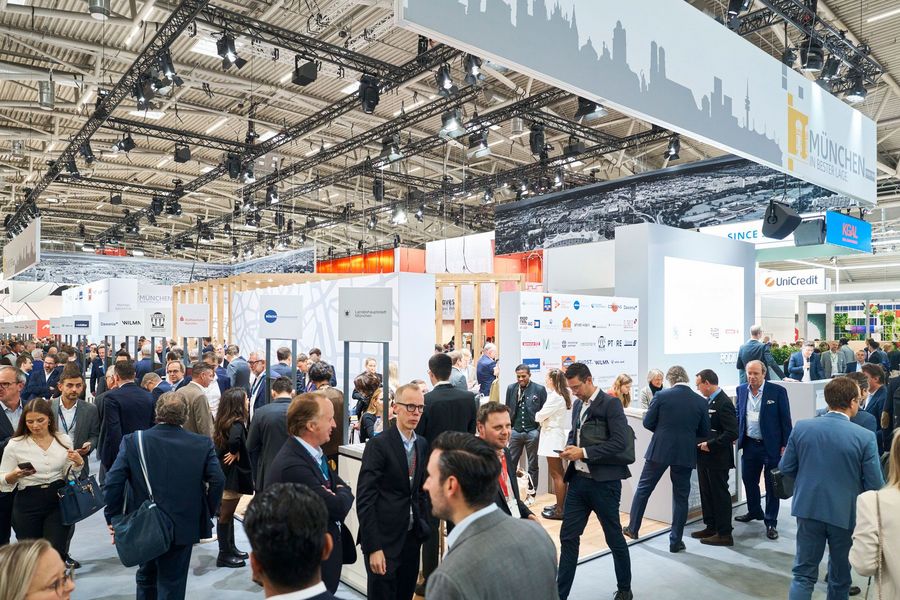 München auf der EXPO REAL Fachbesucher auf der EXPO REAL am Gemeinschaftsstand der Stadt München
