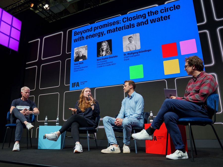 Podiumsdiskussion zu Energie, Materialien und Nachhaltigkeit auf der IFA in Berlin