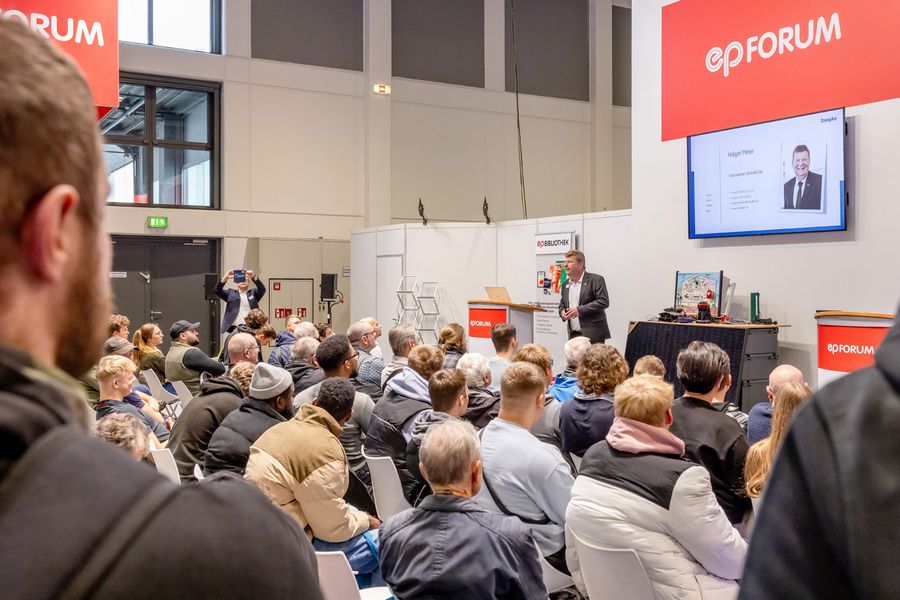 Holger Meier hält einen Fachvortrag vor Publikum auf dem epForum in Berlin