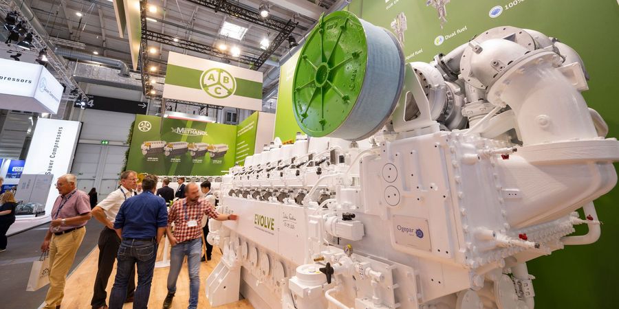 Großer Schiffsantrieb mit alternativen Kraftstoffoptionen auf der SMM in Hamburg