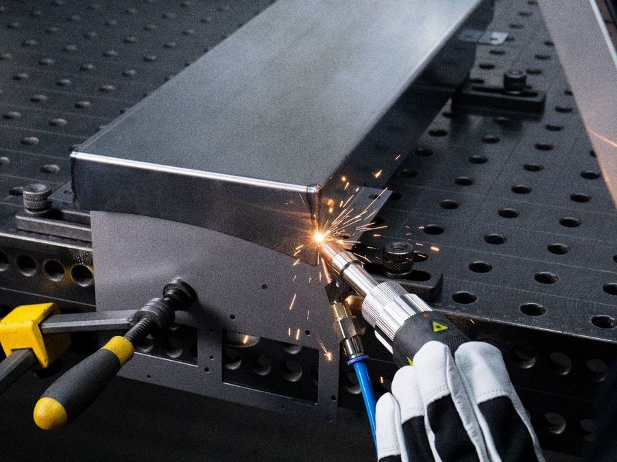 Laserschweißen in der CNC-Blechbearbeitung Laserschweißen in der CNC-Blechbearbeitung