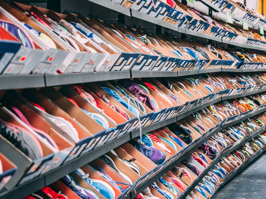 Umfrage bestätigt: Mehr als jeder Dritte hat nach dem Ladenbesuch Schuhe online gekauft