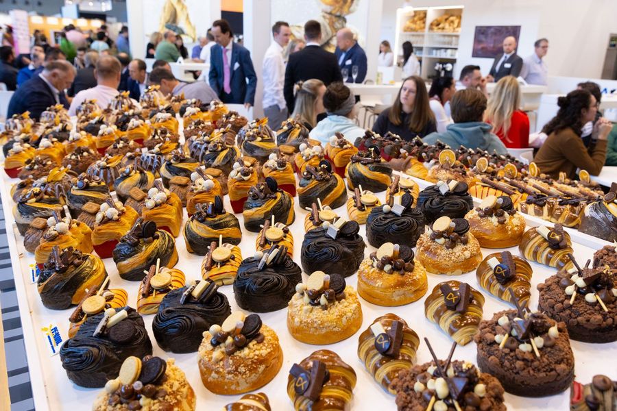 Patisserie und Backtrends auf der südback Auswahl kunstvoll dekorierter Backwaren und Patisserieprodukte auf der südback in Stuttgart