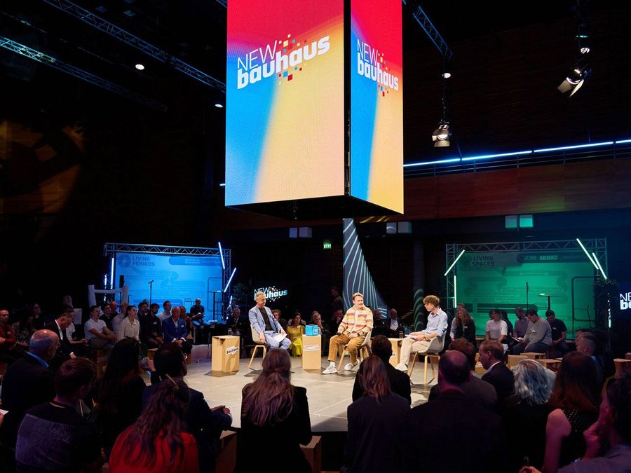 Fachgespräch beim NEW bauhaus FESTIVAL Podiumsgespräch vor Fachpublikum beim NEW bauhaus FESTIVAL in Weimar