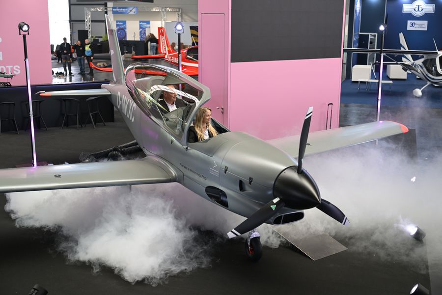 Ultraleichtflugzeug B-100C 