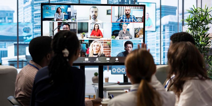 Digitale Technologien eröffnen neue Möglichkeiten der aktiven Mitgestaltung. Digitale Technologien eröffnen neue Möglichkeiten der aktiven Mitgestaltung.