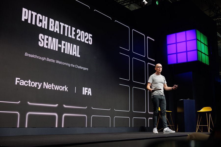 Pitch Battle auf der IFA 2025 mit Präsentation eines Start-ups auf der Bühne