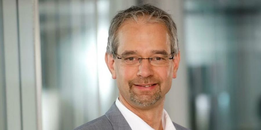 Dr. Christoph Kahlenberg ist Leiter Akademie & Arbeitsmarktprojekte bei Randstad Deutschland. Dr. Christoph Kahlenberg ist Leiter Akademie & Arbeitsmarktprojekte bei Randstad Deutschland.