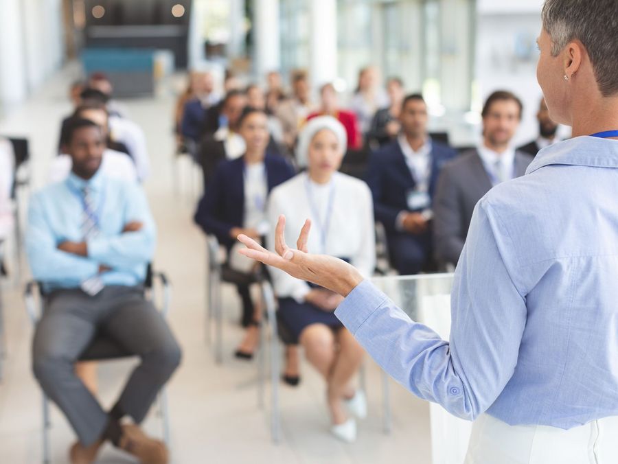 Effizienz im HR- und Risikomanagement: Wie der Mittelstand Pflichtschulungen durch E-Learning digitalisiert und Kosten senkt