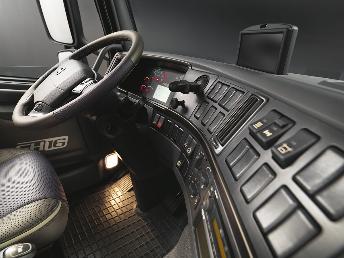 Volvo fh салон. Volvo fh16 750 кабина. Volvo FH 2015 салон. Volvo fh16 кабина. Volvo fh16 Interior.