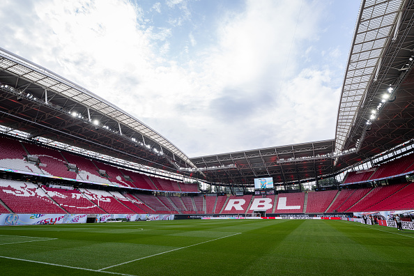 Nachhaltiger Fortschritt im Fußballstadion: Bundesligist setzt auf recycelte Stadionsessel von GIWA