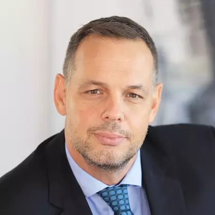 Dr. Michael Aichinger
