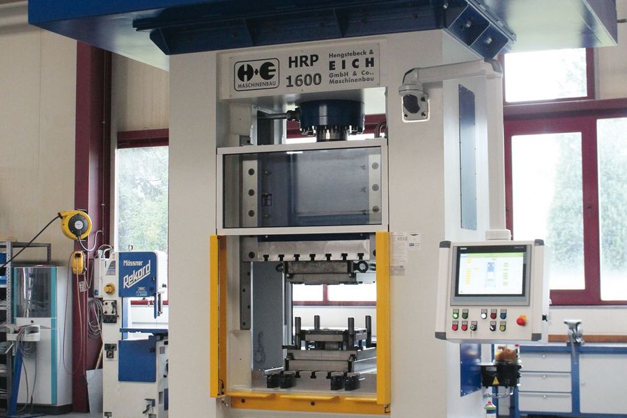 Hengstebeck & Eich GmbH & Co. Hydraulische Presse