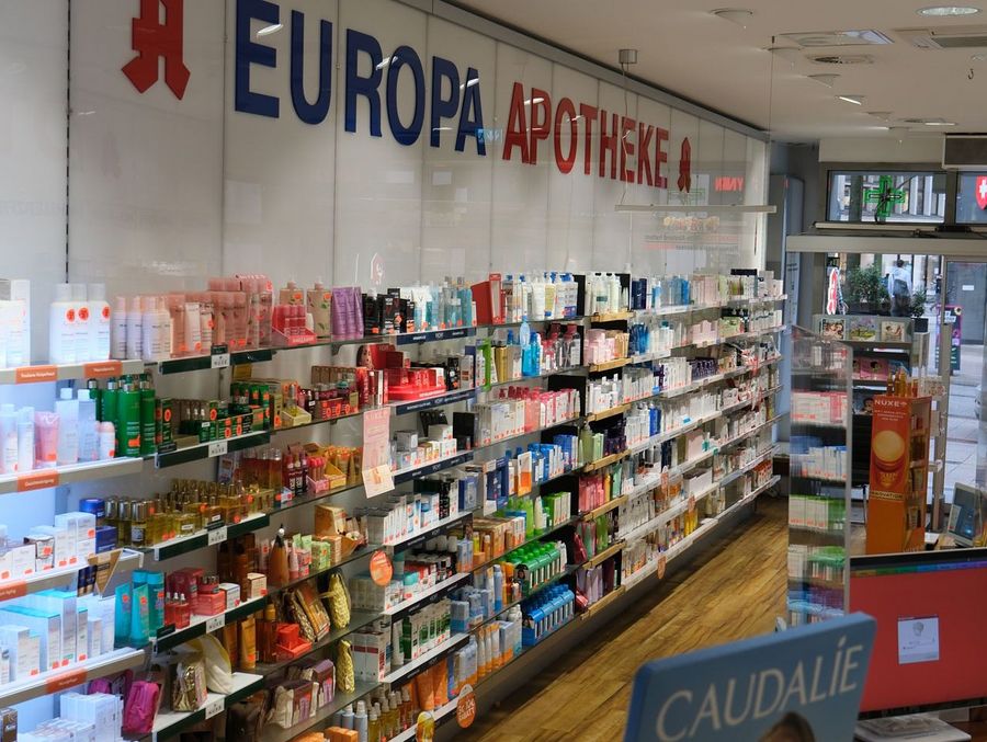 Ein Blick in die Europa-Apotheke Hamburg