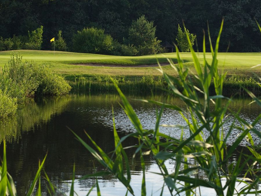 Zwischen Golf, Gastlichkeit und Zukunftssicherung Zwischen Golf, Gastlichkeit und Zukunftssicherung
