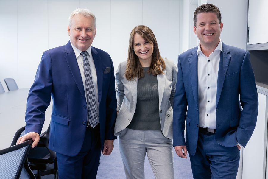 EPS Electric Power Systems GmbH Gründer Josef Frühwirth, Geschäftsführerin Stefanie Gutleder und Geschäftsführer Peter Reisinger