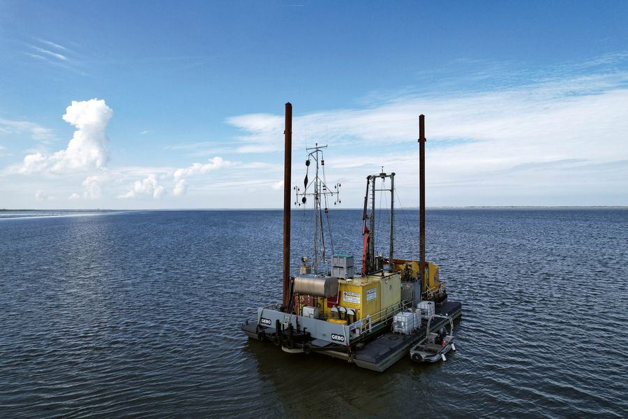 Kompetenz im Wattenmeer – Bohr- und Sondierponton 