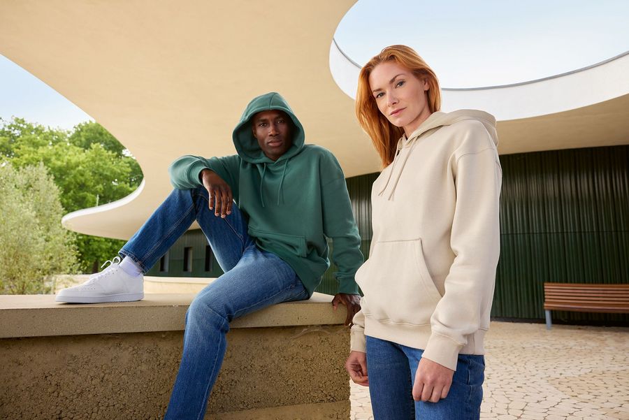 Gustav Daiber Models mit Pullover Gustav Daiber Models mit Pullover