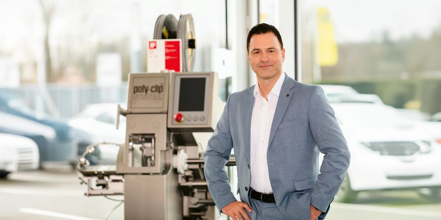 Dr. Alexander Giehl, Geschäftsführer der Poly-clip System GmbH & Co. KG Dr. Alexander Giehl, Geschäftsführer der Poly-clip System GmbH & Co. KG