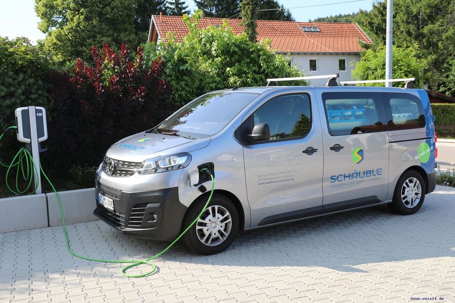 Schäuble Regenerative Energiesysteme GmbH Opel evivaro an der wallbox