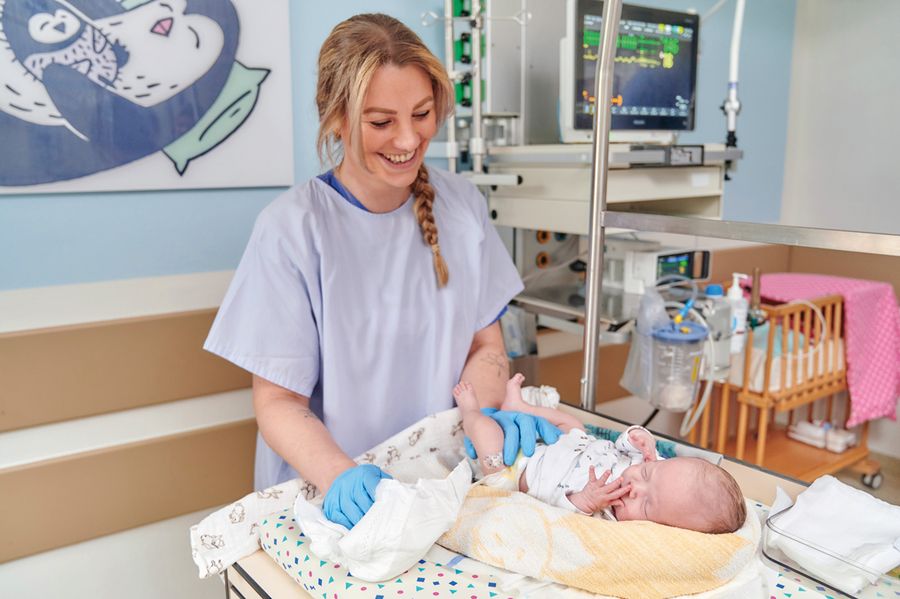 Für die Kleinsten da – stationäre Pflege im Perinatalzentrum Level 1 in der Neonatologie