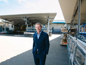 Futuristische Fassaden im Bau