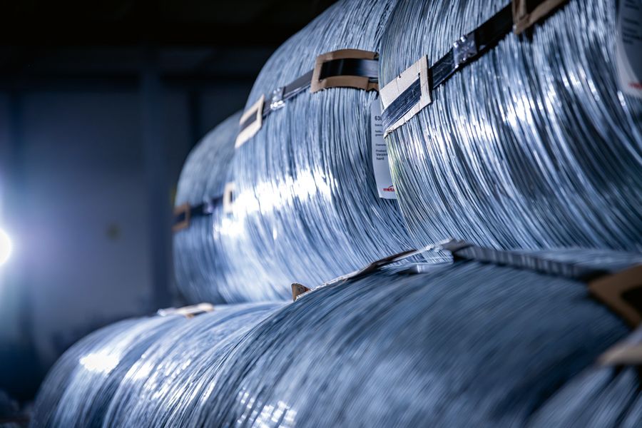 ...– im Bild verzinkter Draht ...– im Bild verzinkter Draht