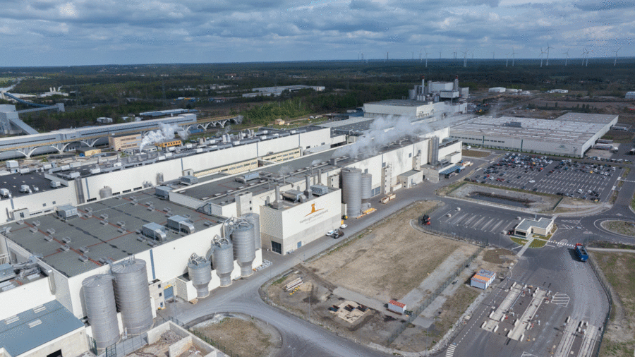 Eine Luftaufnahme zeigt den Standort Spremberg, einen der größten und modernsten Produktionsstandorte der Prinzhorn Group in Europa