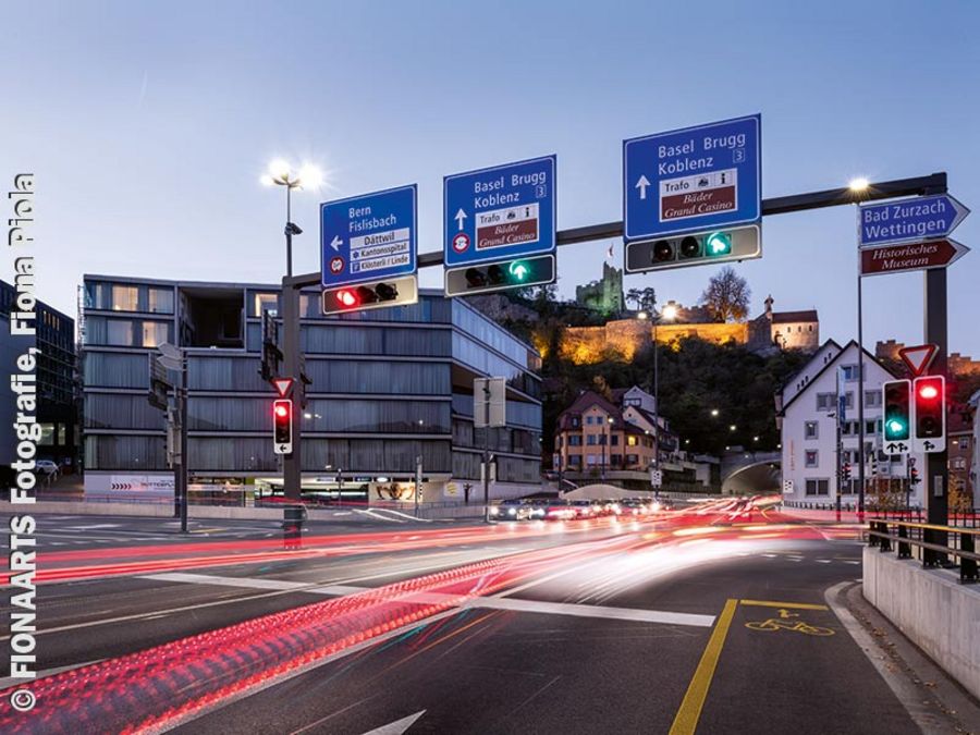 Den Verkehr spielend regeln